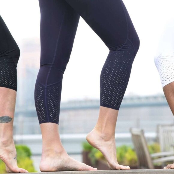 🍇 Lululemon Anew Crop (21") - Black Grape - Size 6 - Excellent Condition 💜 - Picture 2 of 16